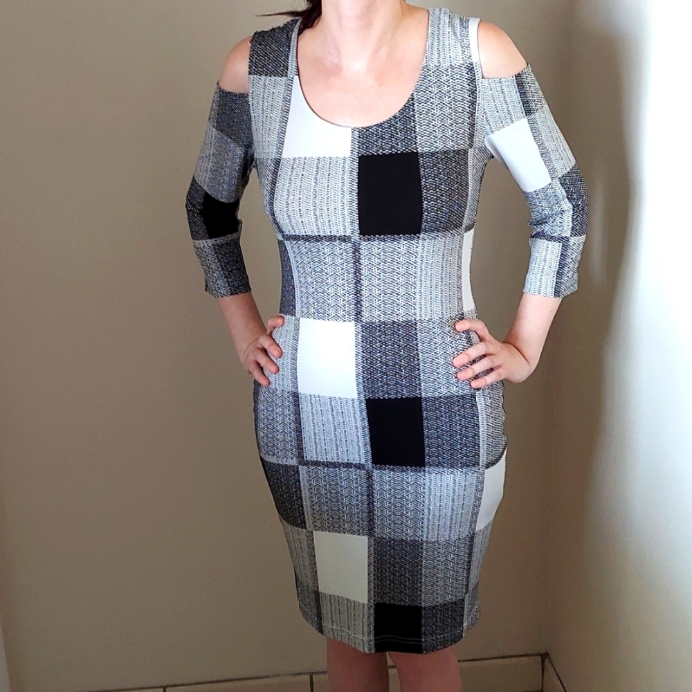 Cold shoulder stretchy pattern dress